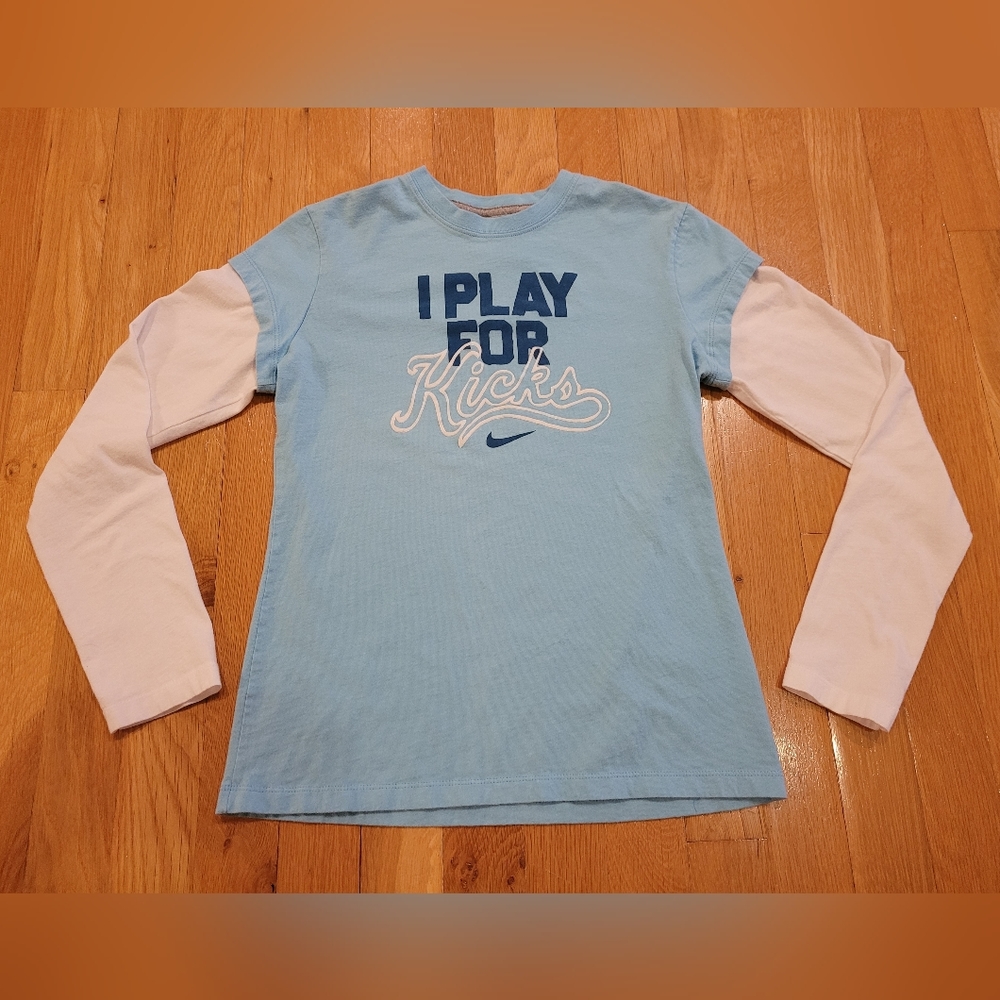 Nike Long Sleeve Girls Graphic T-Shirt Large Light Blue & White.
